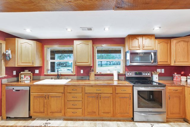 1710 County Road 399, Louise, TX 77455