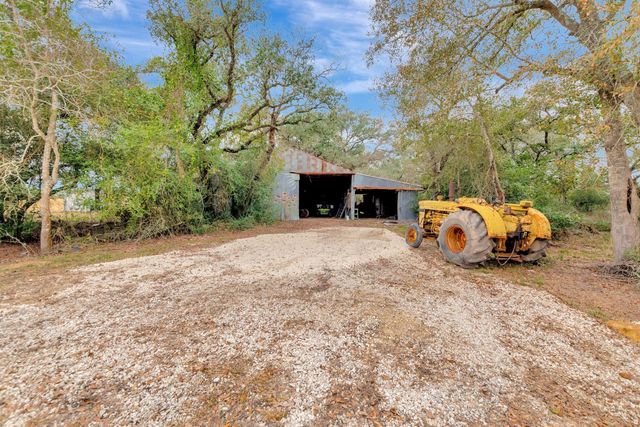 1710 County Road 399, Louise, TX 77455