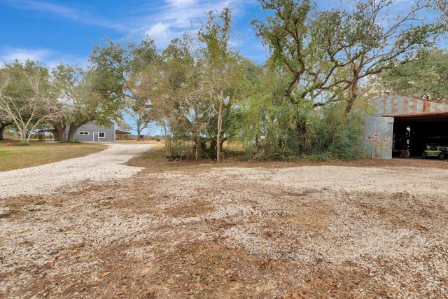 1710 County Road 399, Louise, TX 77455