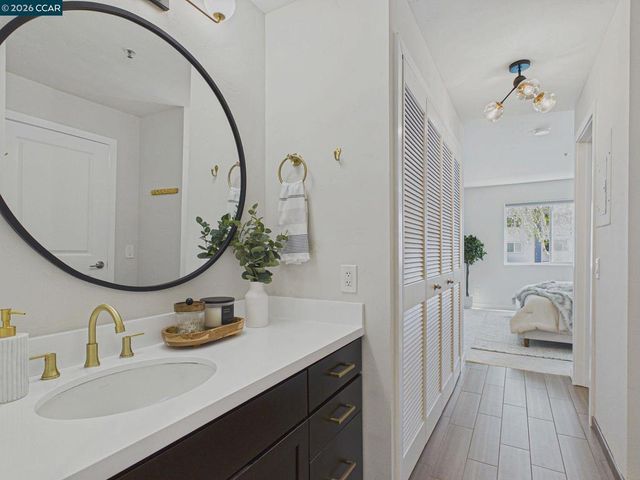 6400 Christie Ave 2202, Emeryville, CA 94608