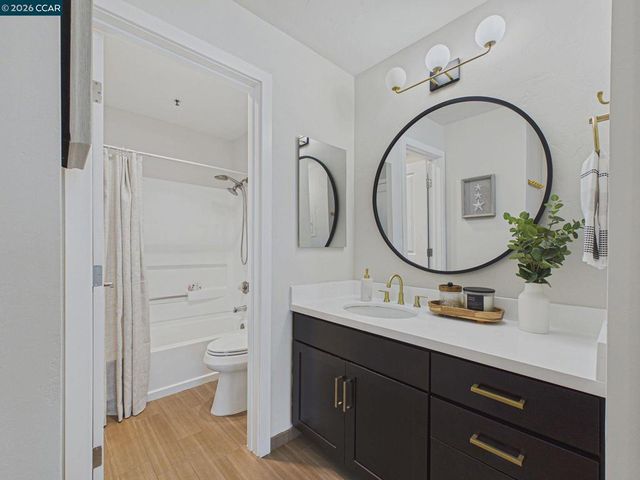 6400 Christie Ave 2202, Emeryville, CA 94608