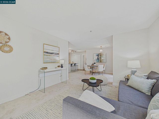 6400 Christie Ave 2202, Emeryville, CA 94608