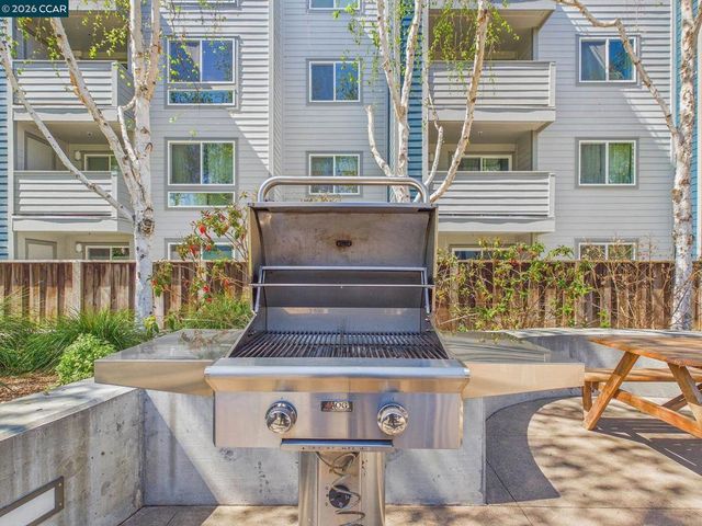 6400 Christie Ave 2202, Emeryville, CA 94608