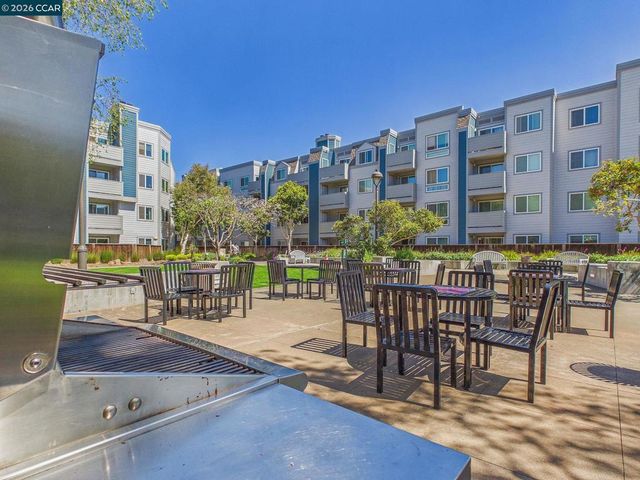 6400 Christie Ave 2202, Emeryville, CA 94608