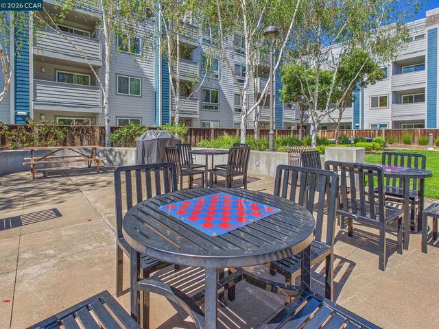 6400 Christie Ave 2202, Emeryville, CA 94608