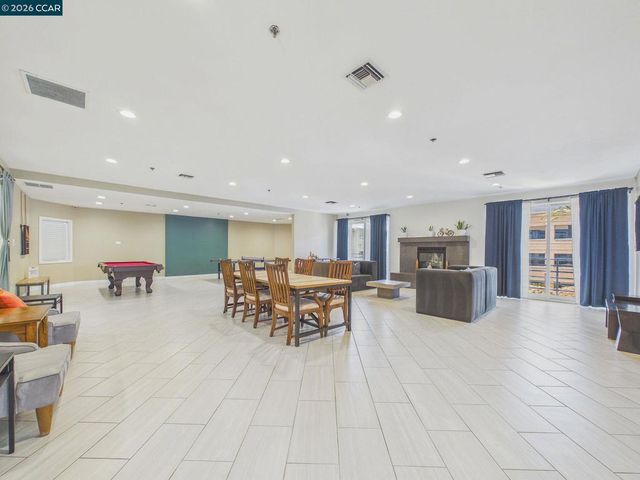 6400 Christie Ave 2202, Emeryville, CA 94608