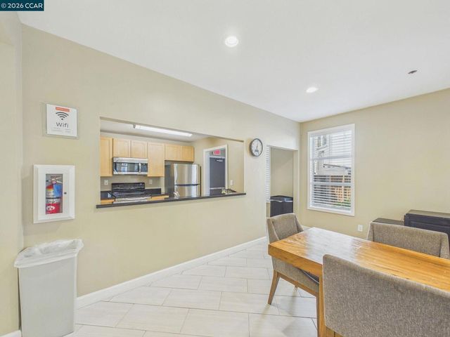 6400 Christie Ave 2202, Emeryville, CA 94608