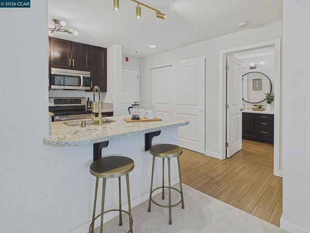 6400 Christie Ave 2202, Emeryville, CA 94608