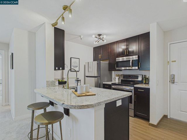 6400 Christie Ave 2202, Emeryville, CA 94608