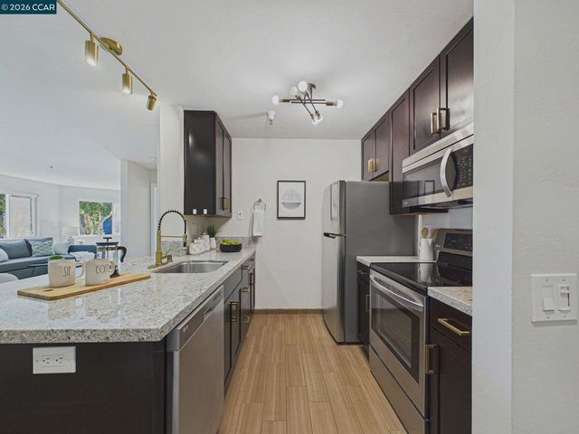 6400 Christie Ave 2202, Emeryville, CA 94608