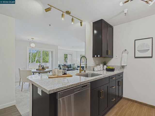 6400 Christie Ave 2202, Emeryville, CA 94608