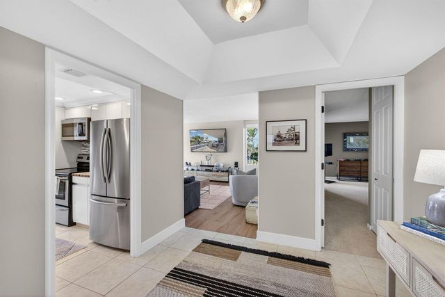 5510 N Ocean Drive 2d, Singer Island, FL 33404