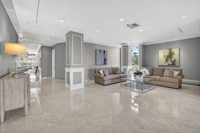 5510 N Ocean Drive 2d, Singer Island, FL 33404