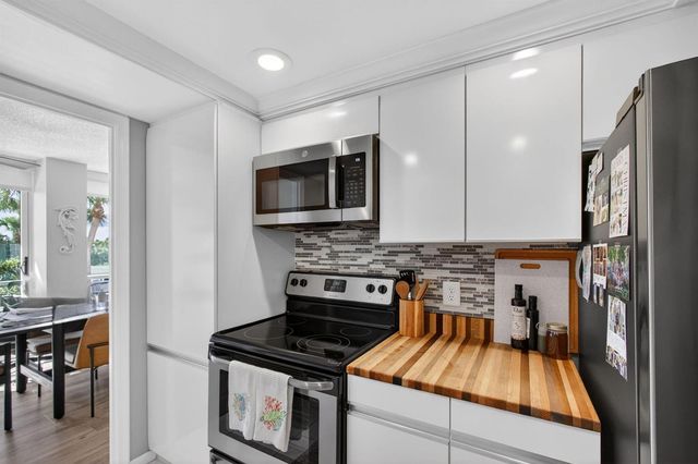 5510 N Ocean Drive 2d, Singer Island, FL 33404