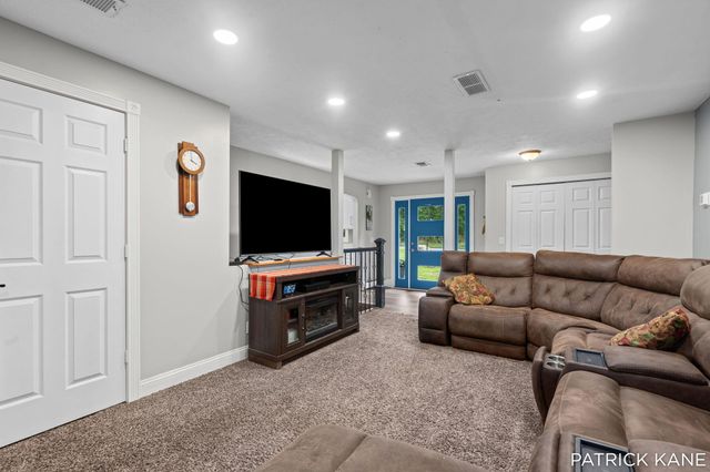 11501 S West County Line Road, Oakfield Twp, MI 48838