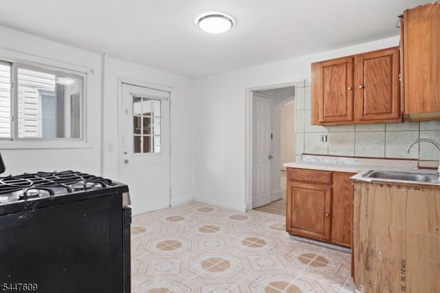 495 Totowa Ave, Paterson City, NJ 07522