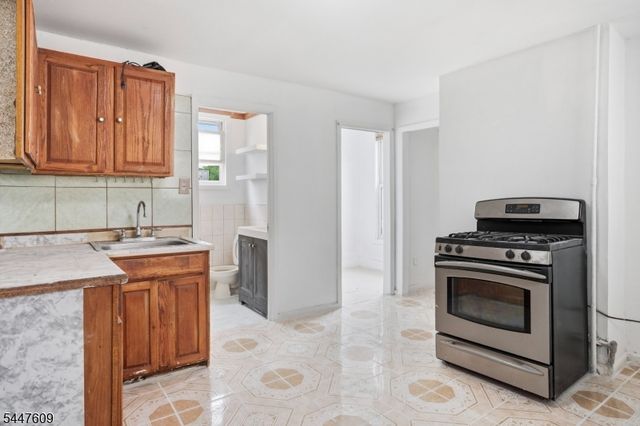 495 Totowa Ave, Paterson City, NJ 07522