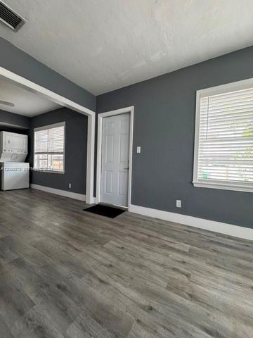 820 SE 12th Street 1, Fort Lauderdale, FL 33316