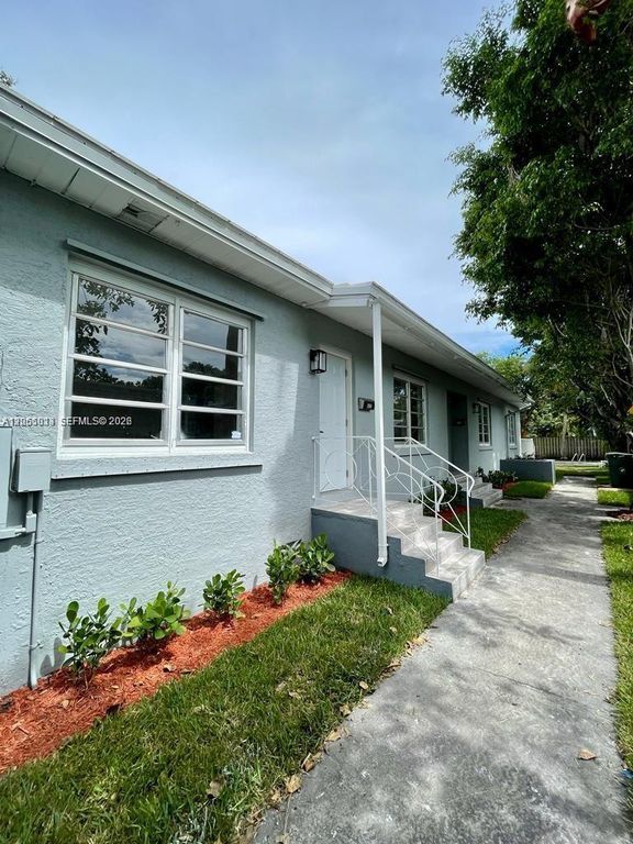 820 SE 12th Street 1, Fort Lauderdale, FL 33316
