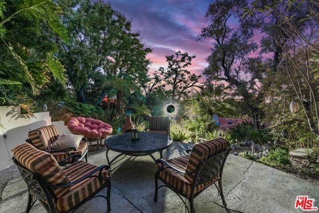 3425 Oak Glen Drive, Los Angeles, CA 90068