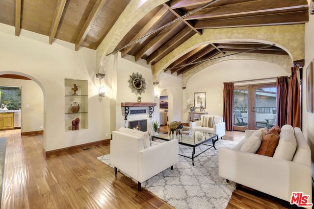 3425 Oak Glen Drive, Los Angeles, CA 90068