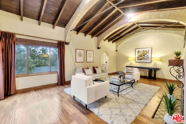 3425 Oak Glen Drive, Los Angeles, CA 90068