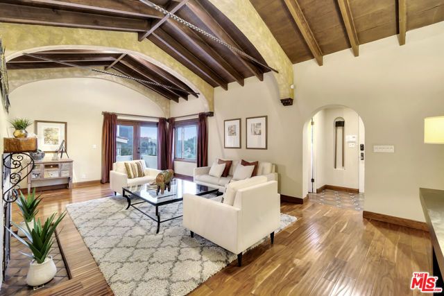 3425 Oak Glen Drive, Los Angeles, CA 90068