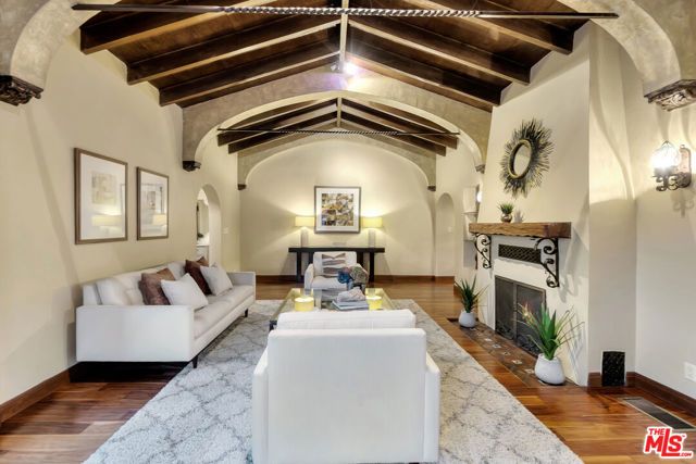 3425 Oak Glen Drive, Los Angeles, CA 90068