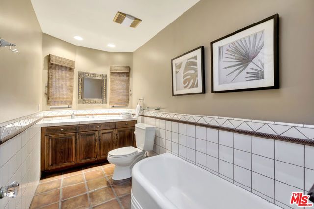 3425 Oak Glen Drive, Los Angeles, CA 90068