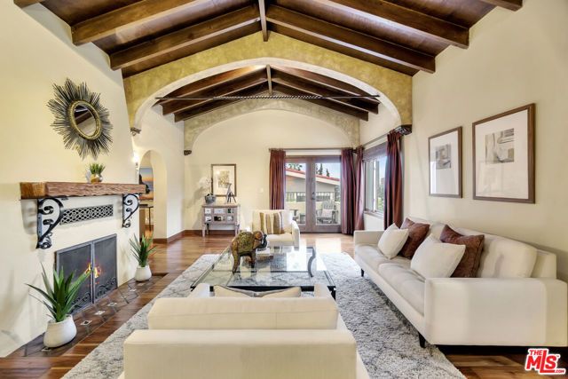 3425 Oak Glen Drive, Los Angeles, CA 90068