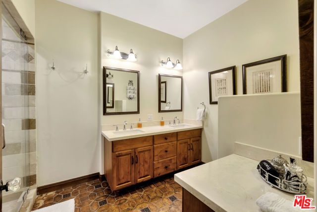 3425 Oak Glen Drive, Los Angeles, CA 90068