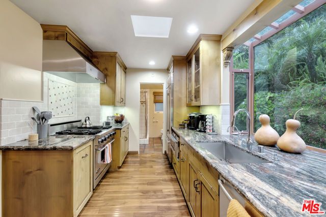 3425 Oak Glen Drive, Los Angeles, CA 90068