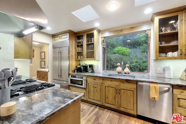 3425 Oak Glen Drive, Los Angeles, CA 90068