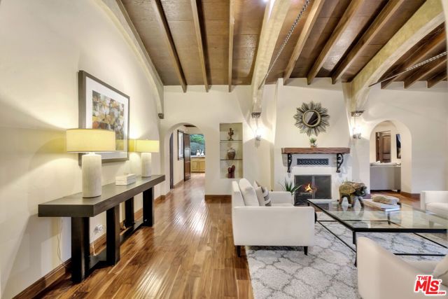 3425 Oak Glen Drive, Los Angeles, CA 90068