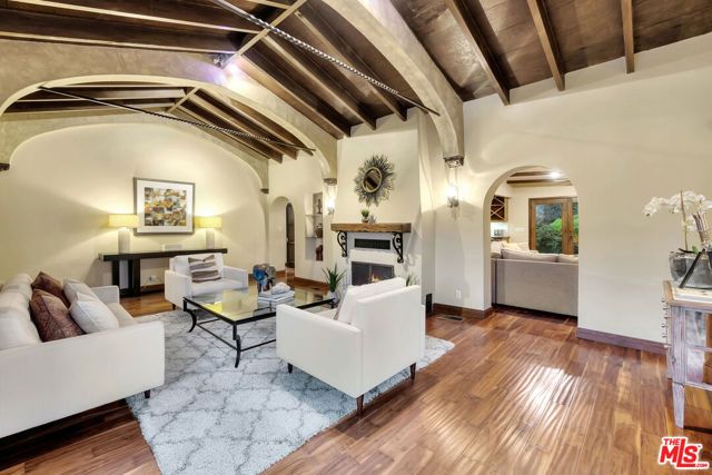 3425 Oak Glen Drive, Los Angeles, CA 90068