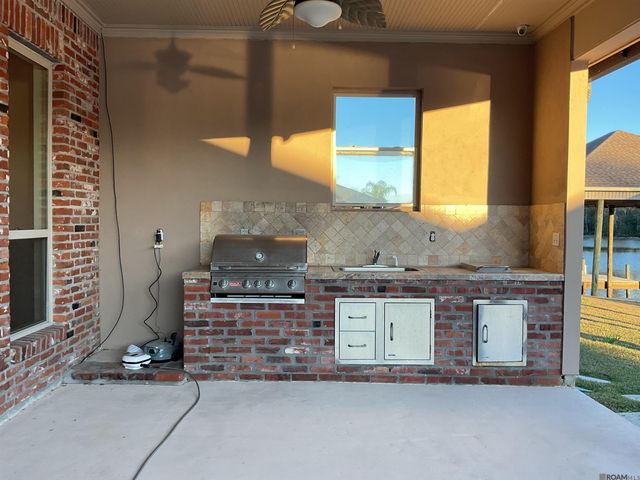 21253 Waterfront East Dr, Maurepas, LA 70449