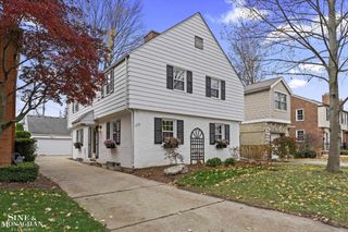 233 Mcmillan Road, Grosse Pointe Farms, MI 48236