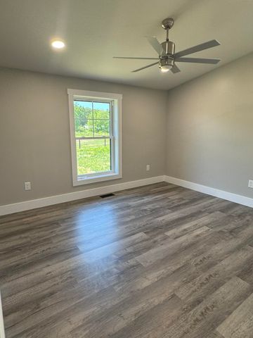 2991 E Hwy 619, Russell Springs, KY 42642