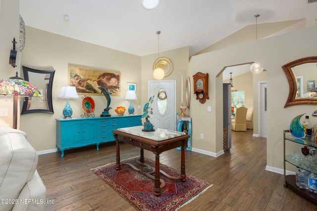 289 MAXWELL Drive, Welaka, FL 32193