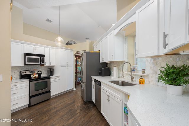 289 MAXWELL Drive, Welaka, FL 32193