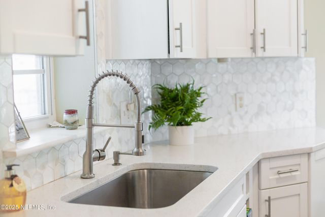 289 MAXWELL Drive, Welaka, FL 32193