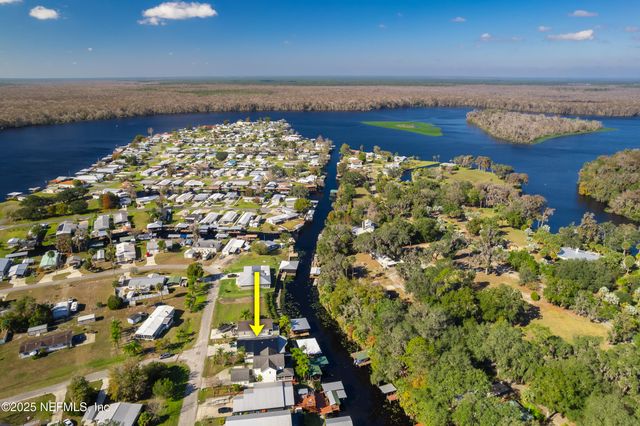 289 MAXWELL Drive, Welaka, FL 32193