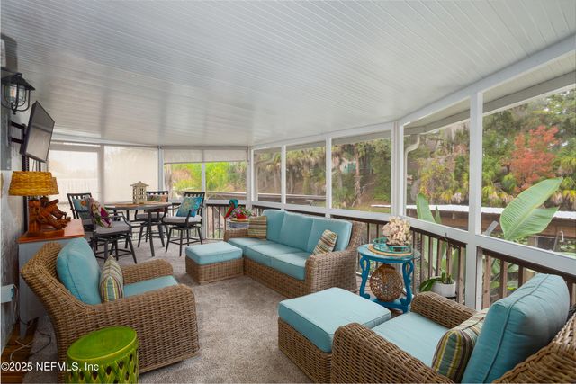 289 MAXWELL Drive, Welaka, FL 32193