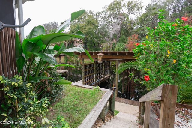 289 MAXWELL Drive, Welaka, FL 32193