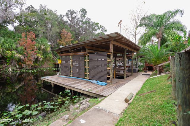 289 MAXWELL Drive, Welaka, FL 32193