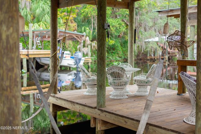 289 MAXWELL Drive, Welaka, FL 32193