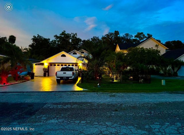 289 MAXWELL Drive, Welaka, FL 32193