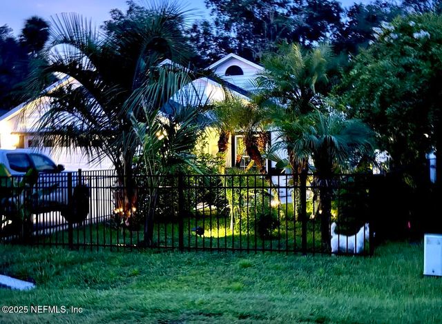 289 MAXWELL Drive, Welaka, FL 32193