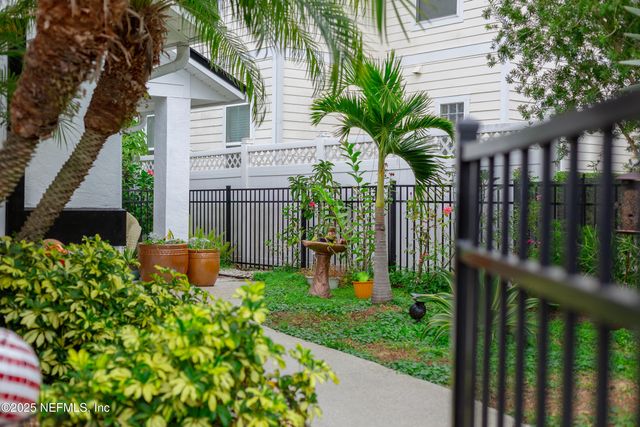 289 MAXWELL Drive, Welaka, FL 32193