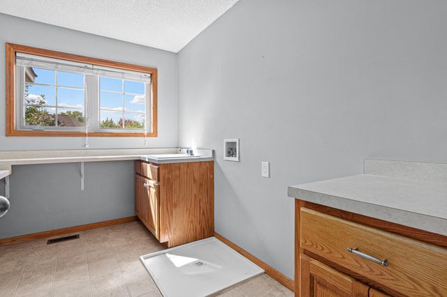 20710 Helena Lane, Lakeville, MN 55044